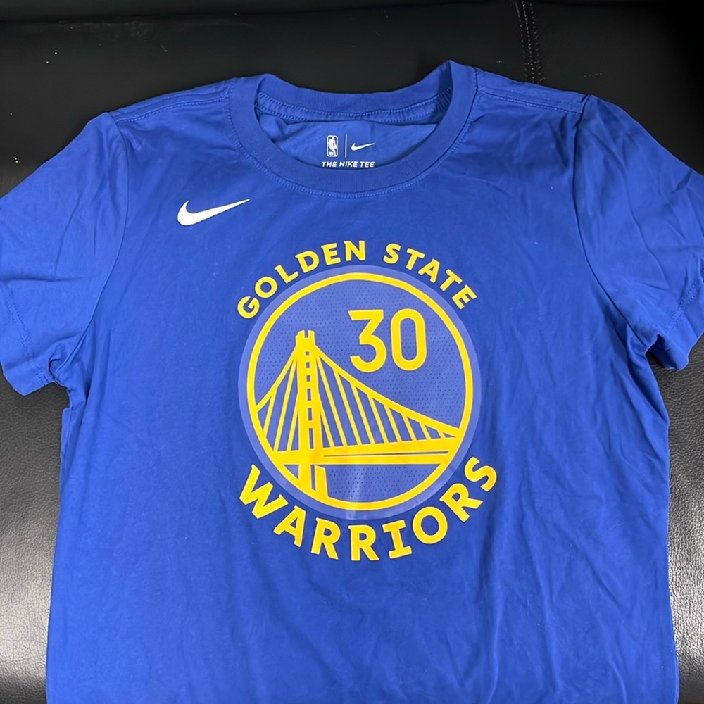Nike Golden State Warriors Stephen Curry 
#30
Youth XS tee shirt
